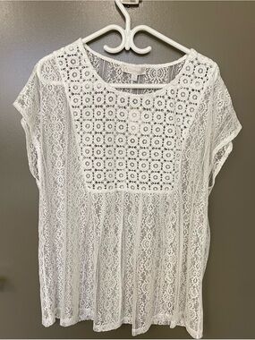 Weekend by Suzanne Betro White Lace Overlay Tunic